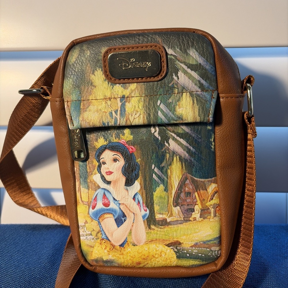 DISNEY SNOW WHITE AND THE SEVEN DWARFS CROSSBODY BAG NEW